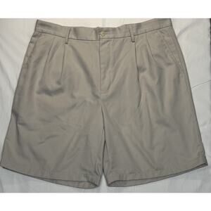 Van Heusen Walk Golf Shorts Men's Size 38 Beige Activewear Pleated‎ Front